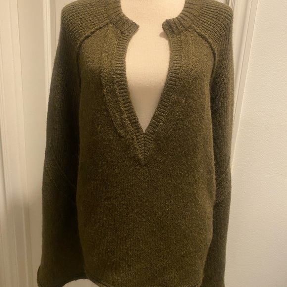 Free People Women’s Olive Green Wool Blend Oversized Sweater Bell Sleeve S-L - Picture 2 of 11